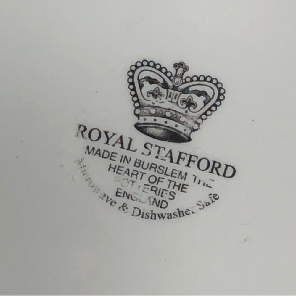 Royal‎ Stafford Christmas Home plate with custom beaded handle - Picture 11 of 11